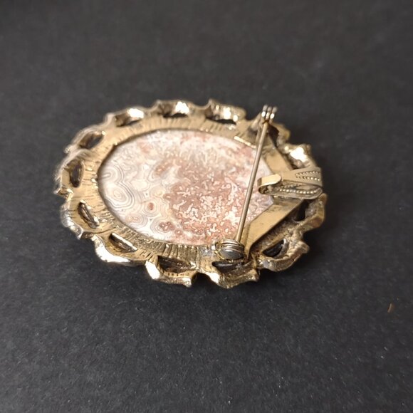 Oval Shaped Stone And Metal Brooch Pendant - Picture 7 of 10